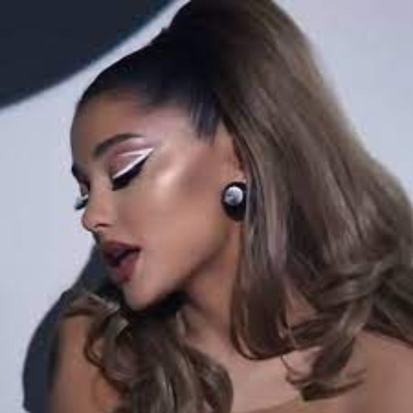 Meet your Posher, Sophia - Picture 3 of 17